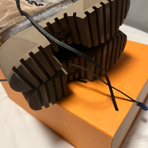 Louis Vuitton boots - Picture 6 of 6